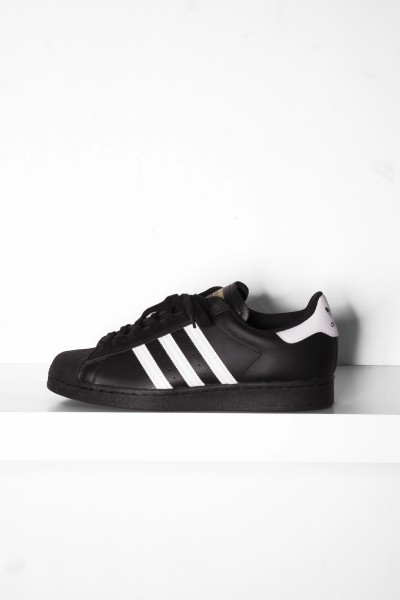 adidas® Skateboarding Superstar ADV black