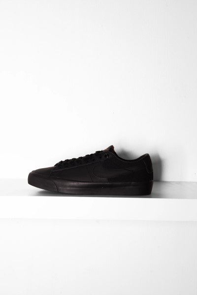 Nike SB Blazer Low Pro GT Iso black black